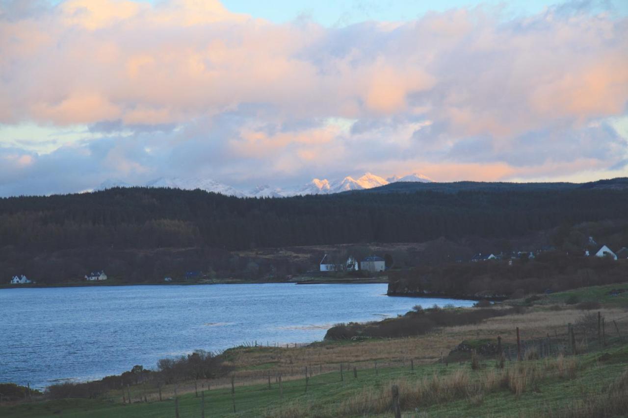 Skye Cabins Skeabost ภายนอก รูปภาพ